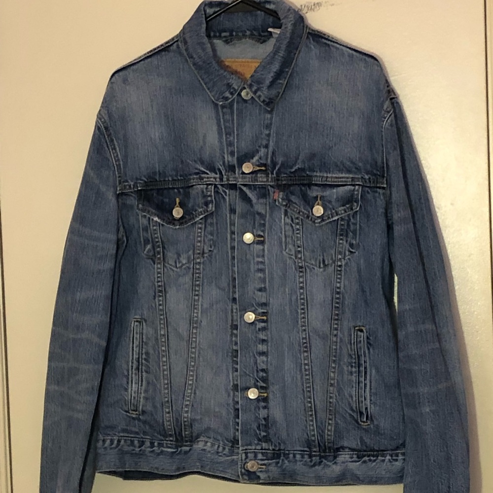 Levi’s jean jacket faded denim blue